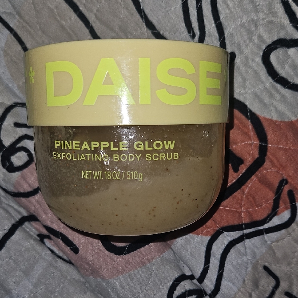Pineapple Glow Exfoliating Body Scrub - Cream